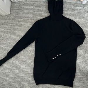 Black women's turtle neck, good condition